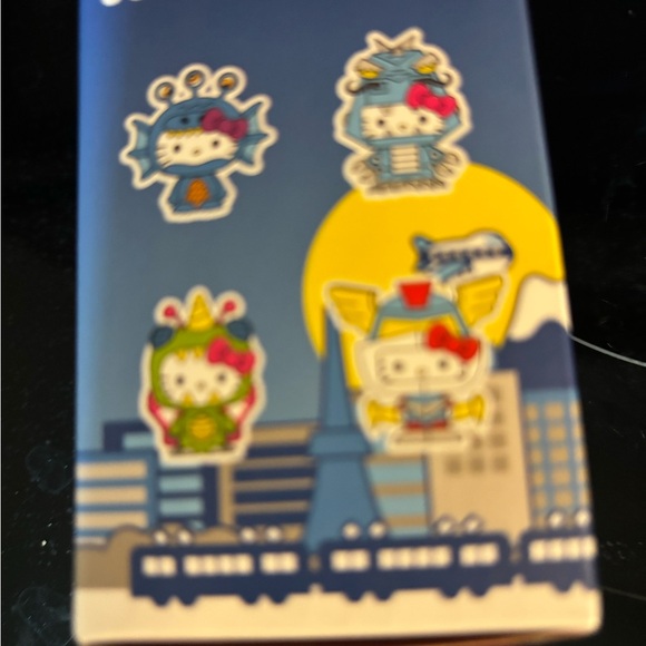 Hello Kitty Green and Yellow Action Figure - Picture 2 of 3